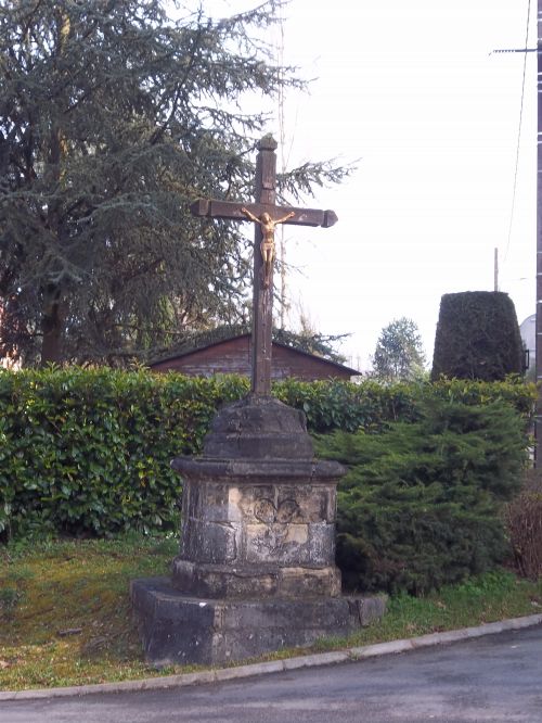 calvaire entrée village